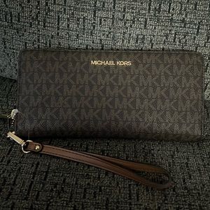 Michael kors wristlet wallet NWT